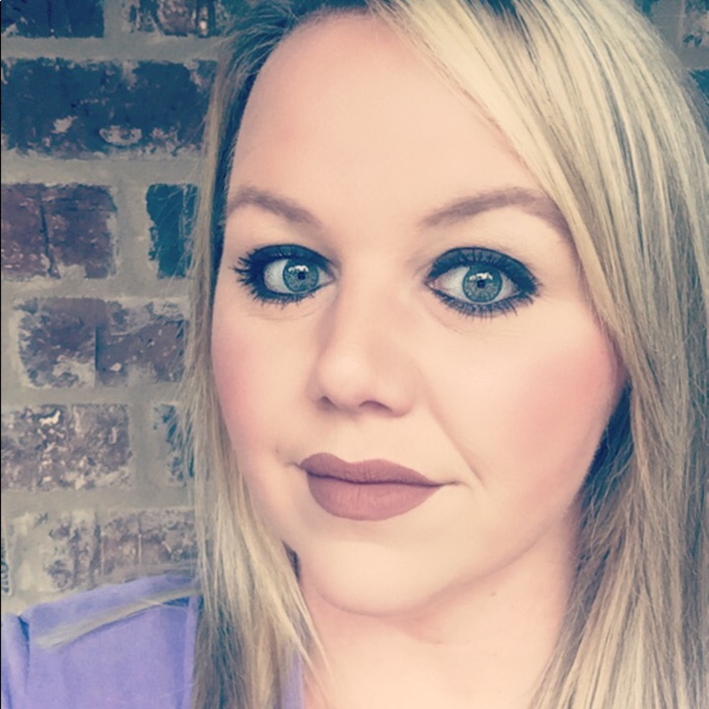 Meet your Posher, Courtney